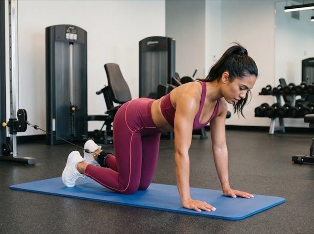 Cable Glute Kickback start position